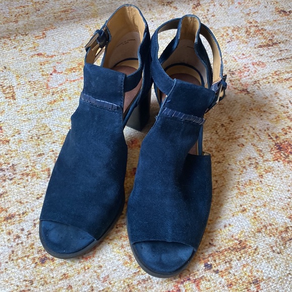 JACK ROGERS - Picture 3 of 4